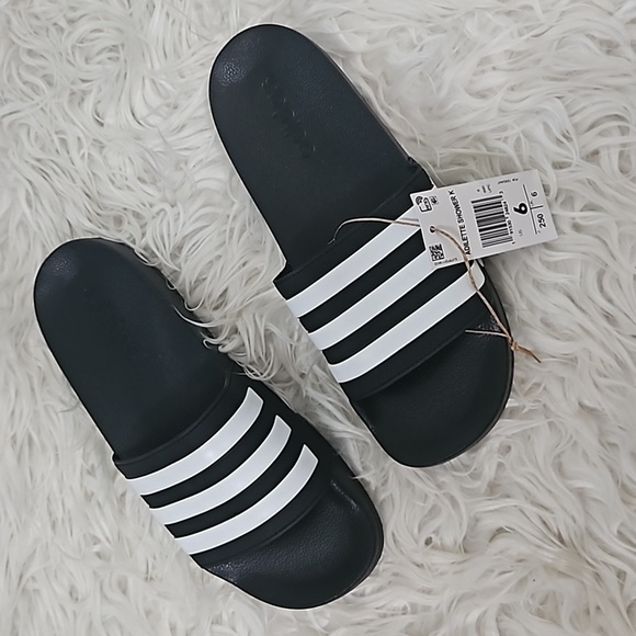 Adidas size 6 NWT - Picture 2 of 2